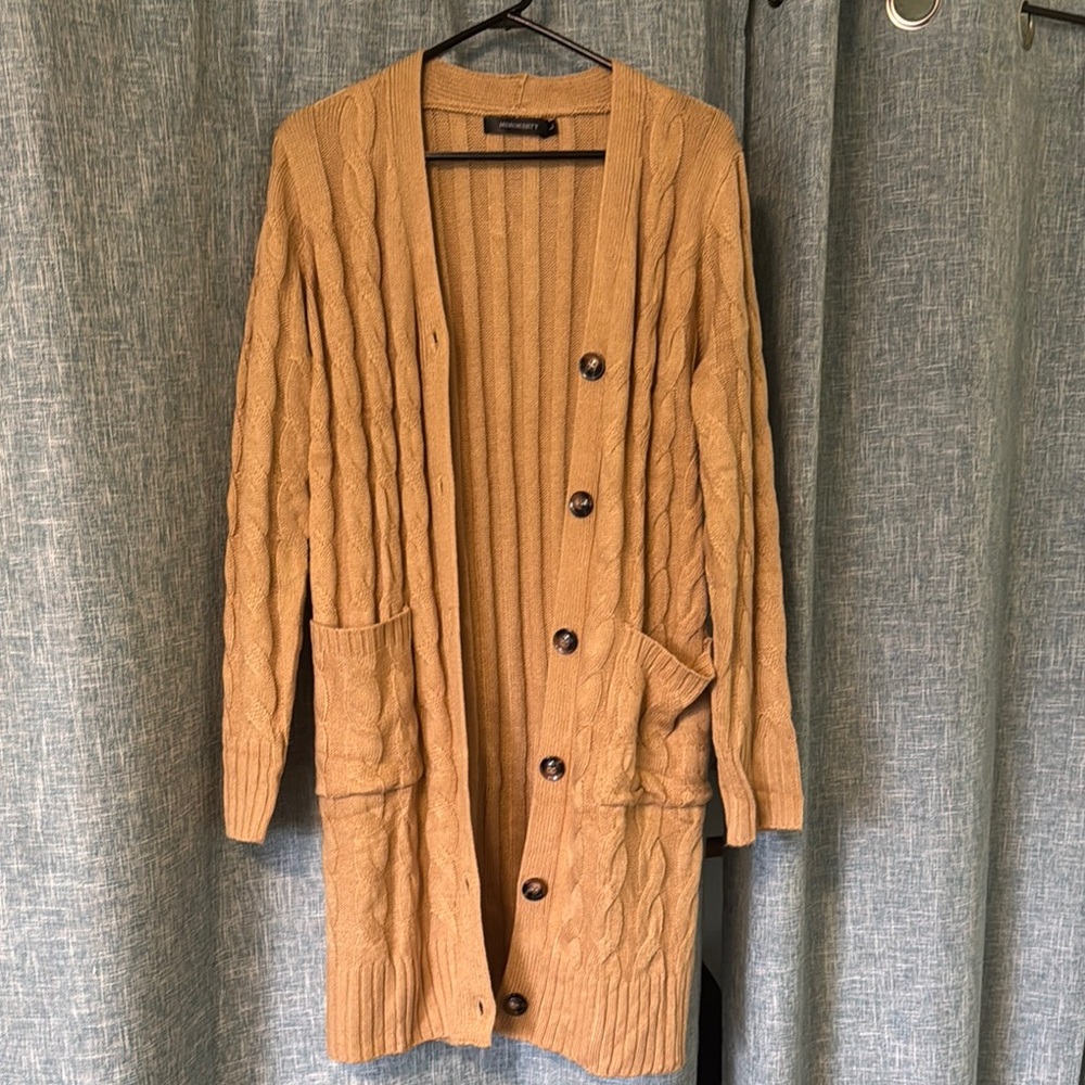 Tan Long Cardigan Sweater with Ribbed Knit Pattern and Full-Length Sleeves
